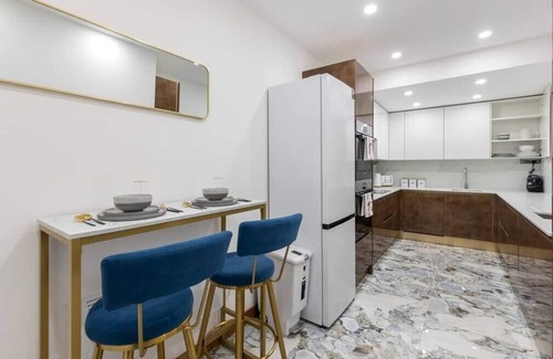 Tottenham Green Casa | Metro Majesty: 5-Bedroom Gem in South Tottenham