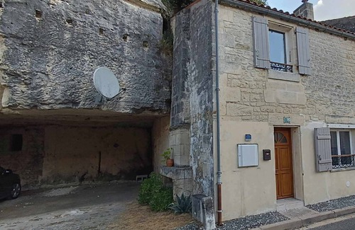 Saint-Savinien Casa | Meublé de tourisme "Petit Chail" semi-troglodyte à Saint Savinien