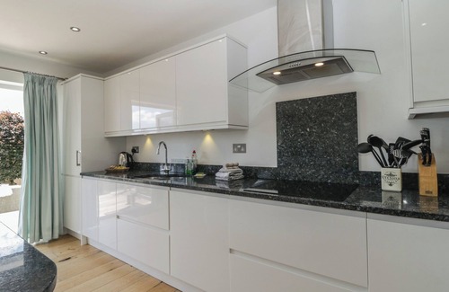 Wembury Cabaña | MEWSTONE VIEW, pet friendly, country holiday cottage in Wembury