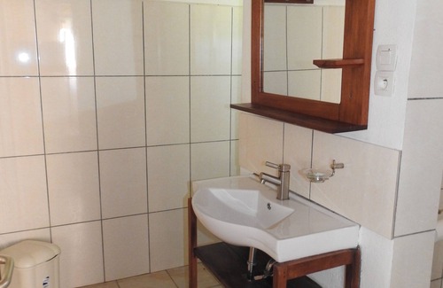 Andilana Cama Y Desayuno | Amplios bungalows con aire acondicionado a 2 minutos de la playa.