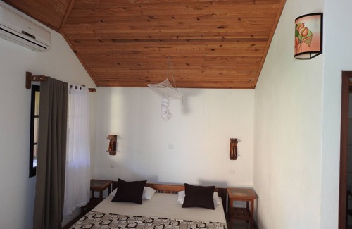 Andilana Cama Y Desayuno | Amplios bungalows con aire acondicionado a 2 minutos de la playa.