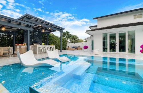 Sunset Villa | MIA MANSION W/POOL/BBQ/CABANNA/OUTDOOR BAR
