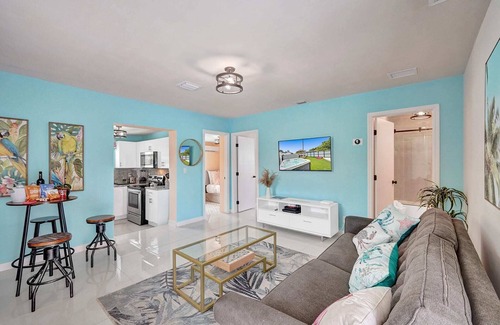 West Little River Apartamento | Miami Art Deco Style Unit With Hot Tub
