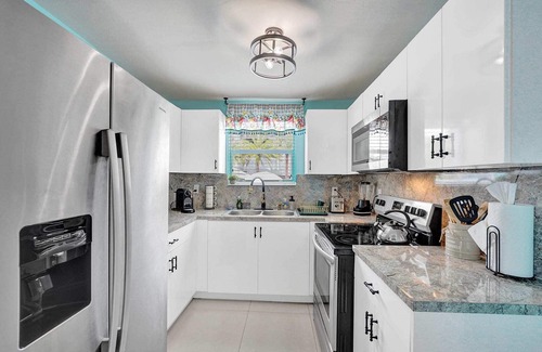 West Little River Apartamento | Miami Art Deco Style Unit With Hot Tub