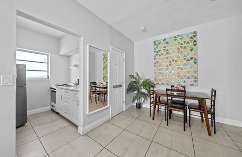 Flamingo/Lummus Hotel | Miami International by Lowkl