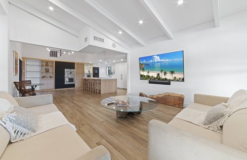 Miramar Casa | Miami Luxe: 5BR Retreat w/ Pool & Golf Views