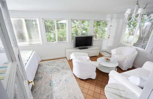 El Portal Casa | Miami Pool Cottage