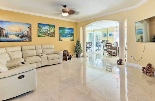 Tamiami Casa | Miami Vacation Rental: Heated Pool & Tiki Bar