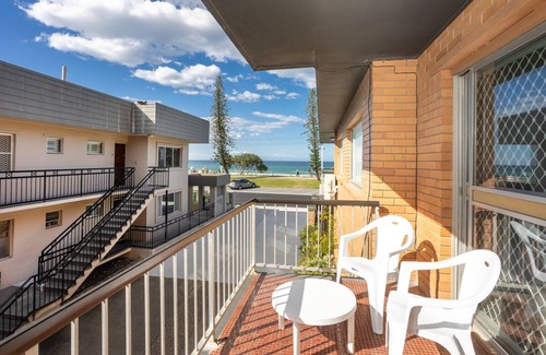 Miami Apartamento | Miami, Walk over to Patrolled Beach