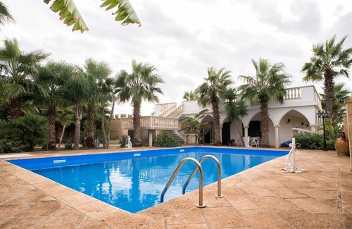 Torre Suda Villa | Michelle House, villa con piscina a pocos pasos del mar.