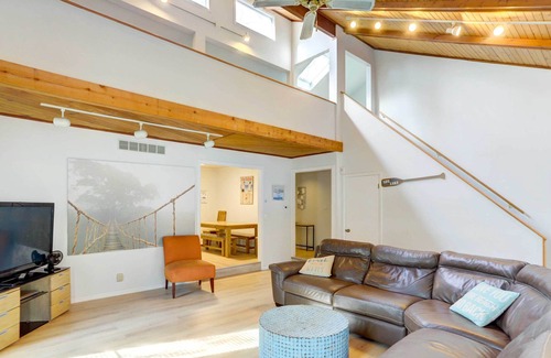 Michiana Casa | Michiana Home w/ Hot Tub & Lake Access!