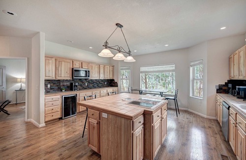 Michigan Hill Apartamento | Michigan Hills Manor 5,000sf w/Hot Tub