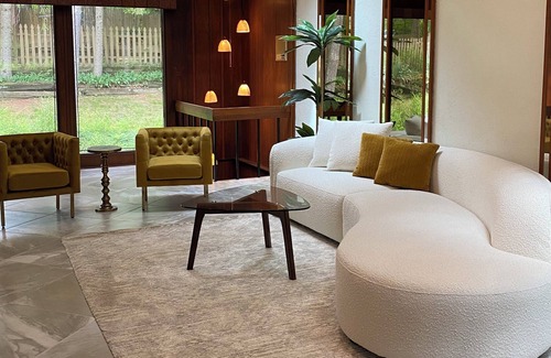 Kilbourne Casa | Mid Century 70s Retro Retreat