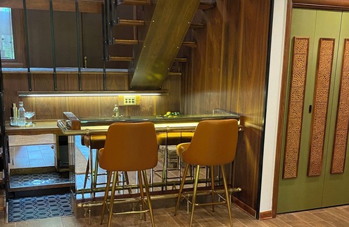 Kilbourne Casa | Mid Century 70s Retro Retreat