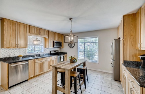 West San Antonio Casa | Mid Century Beauty by Medical Center
