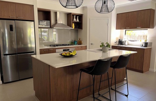 Padbury Casa | Mid-century Elegance in a leafy garden