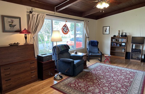 Cedar Hills Casa | Mid-Century Gem Close To Portland Downtown, Nike and Cedar Hills Crossing