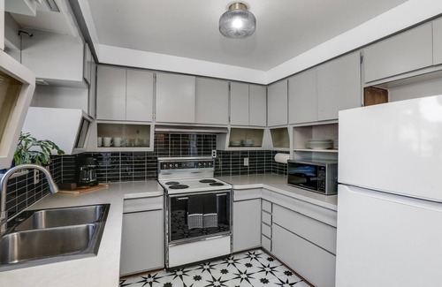 Madison Heights Casa | Mid Century Modern at Lincoln