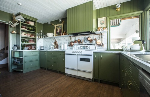 Calgary Otro | Mid- Century Modern Farm, Saltwater pool, hot tub, sauna, cold plunge and gym