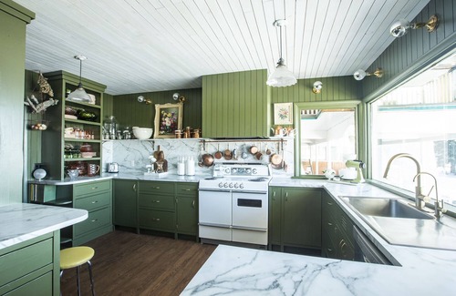 Calgary Otro | Mid- Century Modern Farm, Saltwater pool, hot tub, sauna, cold plunge and gym