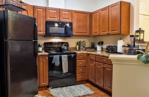 Waterloo Apartamento | Mid Century Modern Luxury Apartment in Elkridge near Hospitals and Shopping Mall