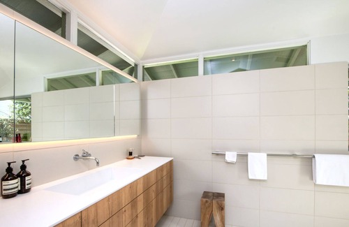 Belvedere Tiburon Casa | Mid-Century Moderno cerca de San Francisco en la laguna de Belvedere.