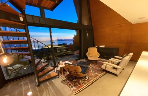 West Seattle Casa | Mid-Century Modern PNW Contemporary Chalet