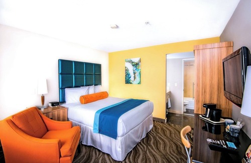 Little Italy Hotel | Mid-Century Modern Room in San Diego’s Arts District Near the Harbor