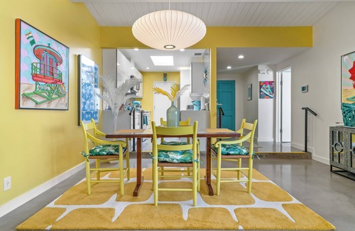 Canyon Corridor Condominio | Mid Century Modern/ beach decor welcome you to this 2 bed, 2 bath spacious condo