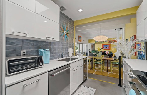 Canyon Corridor Condominio | Mid Century Modern/ beach decor welcome you to this 2 bed, 2 bath spacious condo