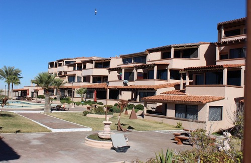 Centro Apartamento | Mid-century Ocean View Apartment