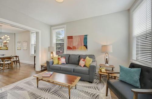 Park View Casa | Mid-Century Townhome Steps from Restaurants #DCottage