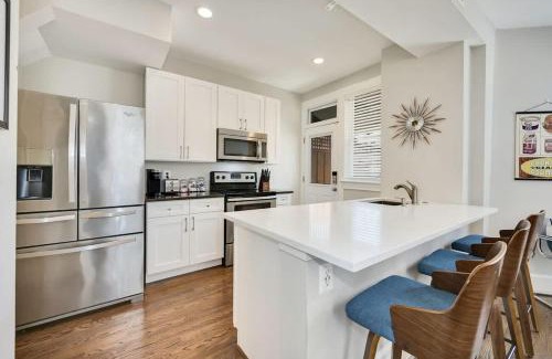 Park View Casa | Mid-Century Townhome Steps from Restaurants #DCottage