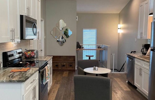 Lafayette Condominio | Mid-City Loft / Lovely & Safe 2 bed / 2 bath