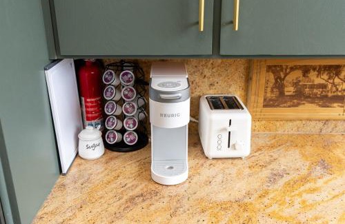 Atascadero Casa | Mid-Mod Hilltop Retreat Views & Local Wildlife