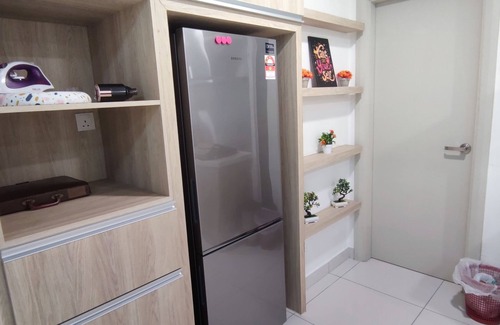 Central District Apartamento | Mid Valley Southkey Spacious Family-sized Condo with Bathtub & Straits View