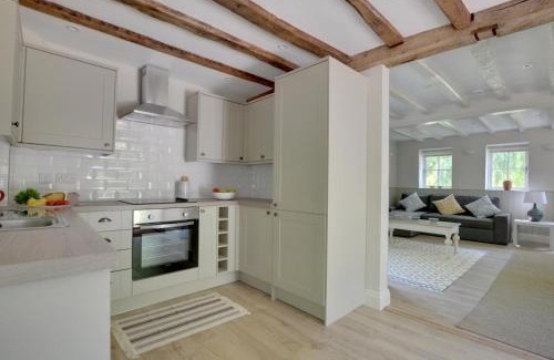 Charcott Casa | Middle Barn