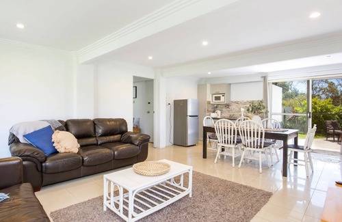 Culburra Beach Casa | Middle Sea - Pet Friendly - 5 Mins Walk to Beach