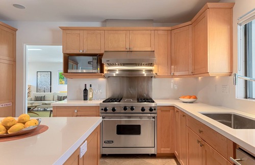 El Mirador Casa | Maravilla de mediados de siglo - 1/3 acre! 4 habitaciones! ¡Piscina! ¡Spa! 2 chimeneas! Mtn. ¡Puntos de vista!