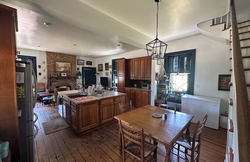 Glasgow Casa | MidMountain Retreat, a budding arts space in a historic home on the James River