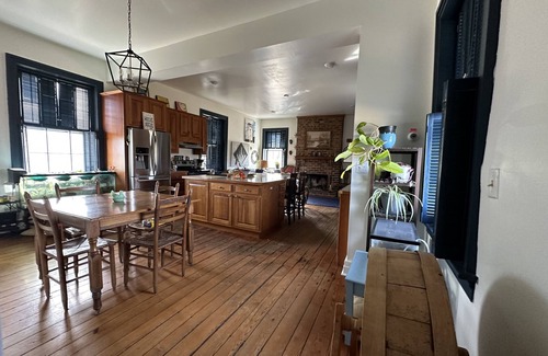 Glasgow Casa | MidMountain Retreat, a budding arts space in a historic home on the James River