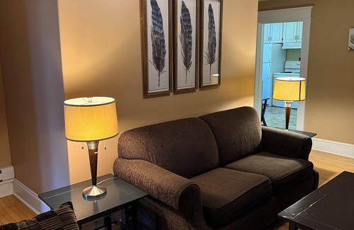 Waterford Valley Apartamento | Midstream Manor 2 Bedroom Downtown Apartment, Midstream Manor Unit 7