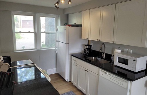 Joslyn Castle Apartamento | Midtown Base, Near Blackstone & Dundee