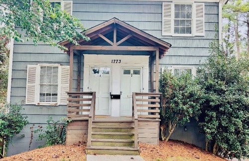 Piedmont Heights Casa | Midtown Townhouse, Walk to Piedmont Park, Sleeps 6+, Parking