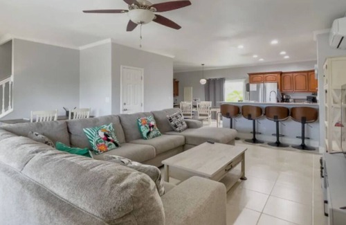 North Palmetto Point Condominio | Migrate Beach Chalets #4, sleeps 7. N Palmetto Point. WiFi. AC. Pools. Paradise!