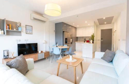 Pueblo Latino Apartamento | Mil Palmeras Beachfront Bliss