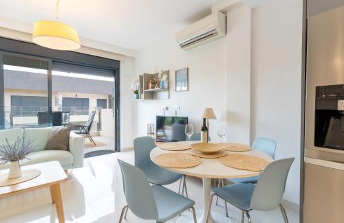 Pueblo Latino Apartamento | Mil Palmeras Beachfront Bliss