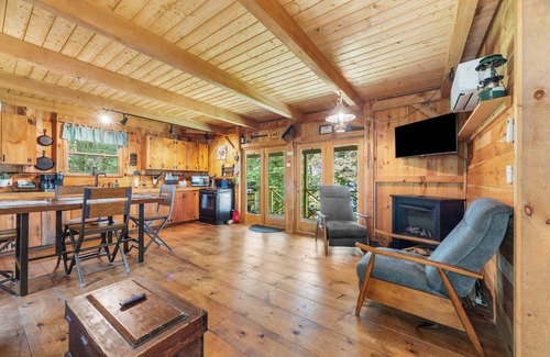 Franklin Casa | Milam Camp-Beautiful Lakefront!