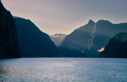 Milford Sound Alquiler De Eote | Milford Sound Overnight Cruise - Fiordland Discovery