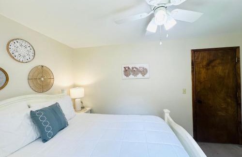 Pine Grove Casa | Milk Hand House. Peaceful 1 bedroom cabin